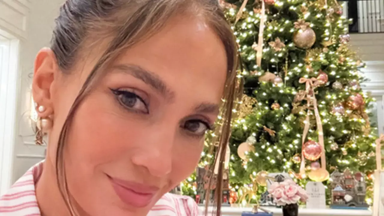 Jennifer Lopez celebrates Christmas in company of her loved ones