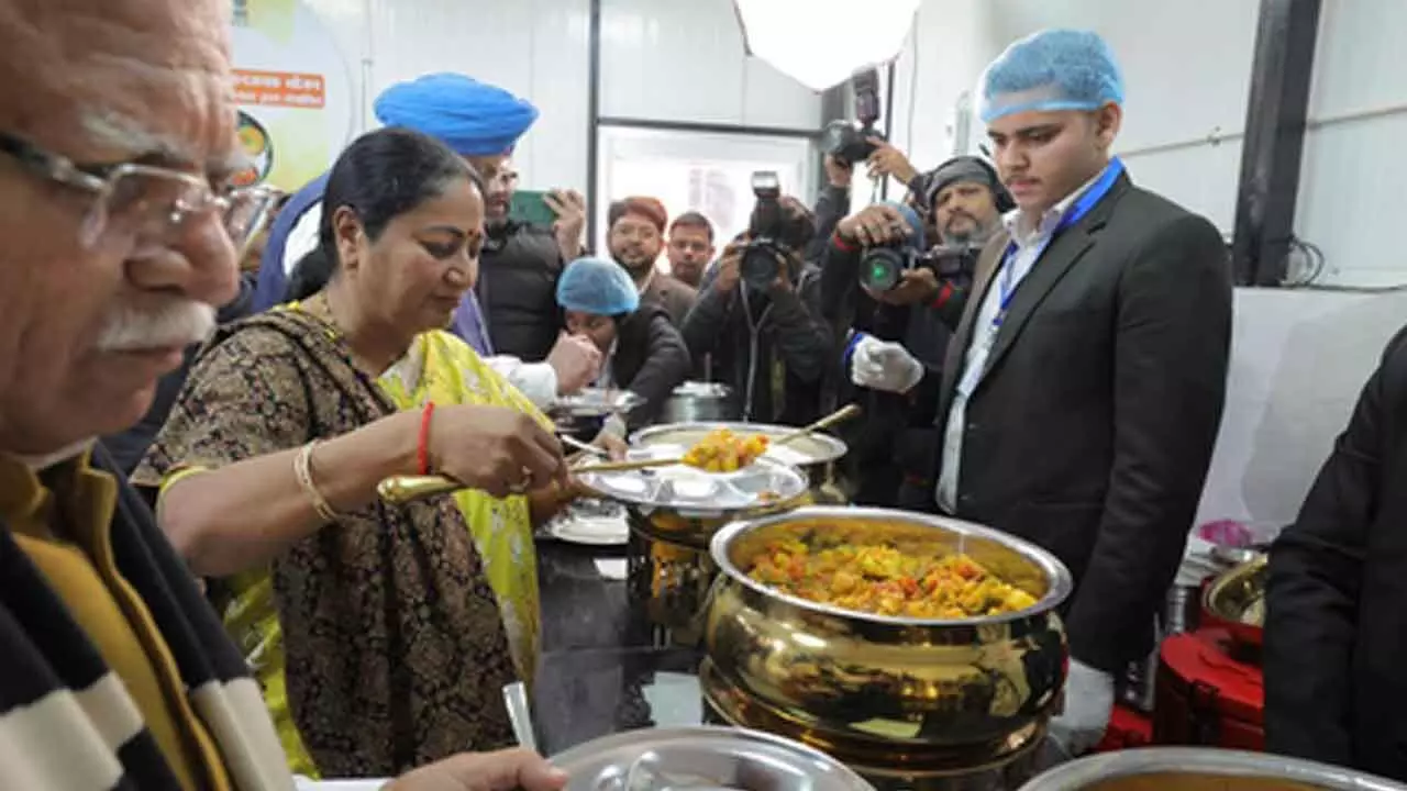 Nutritious meals for just Rs 5, Delhi CM inaugurates 45 Atal Canteens Nutritious meals for just Rs 5, Delhi CM inaugurates 45 Atal Canteens