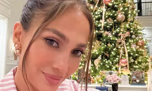 Jennifer Lopez celebrates Christmas in company of her loved ones