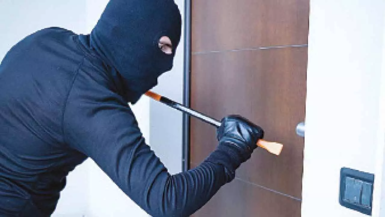 Three held in burglary case, stolen jewellery recovered Three held in burglary case, stolen jewellery recovered