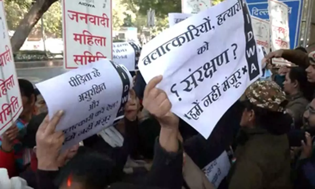 Family members of Unnao rape survivor, activists protest outside Delhi HC against Sengar’s bail Family members of Unnao rape survivor, activists protest outside Delhi HC against Sengar’s bail