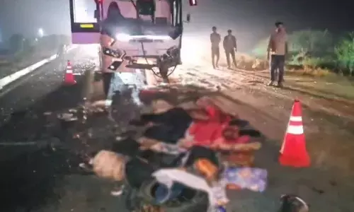 Four killed in ghastly road accident in Nandyal district