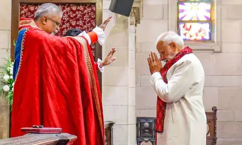 PM joins Xmas morning service