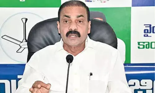 CM Naidu privatising medical colleges for commissions: Kakani