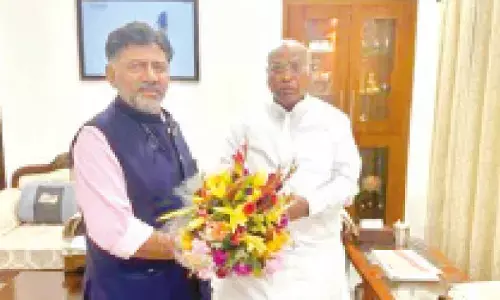 Shivakumar meets Kharge, fuels speculations