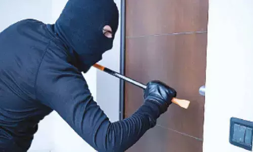 Three held in burglary case, stolen jewellery recovered