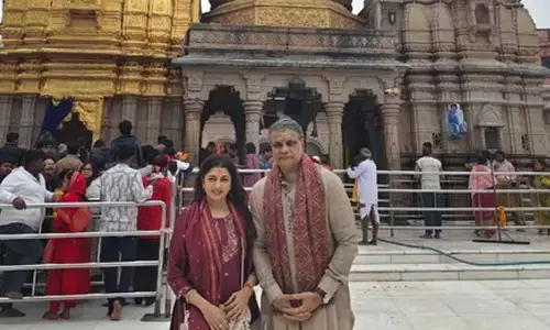 Bhagyashree bids goodbye to 2025 with a soulful spiritual journey in Banaras