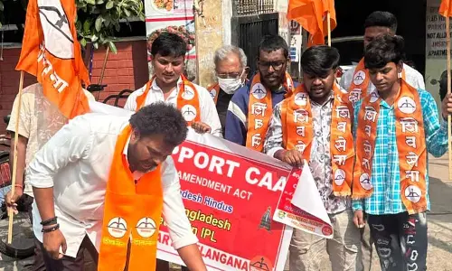 Shiv Sena leaders Protest against killings of Hindus in Bangladesh