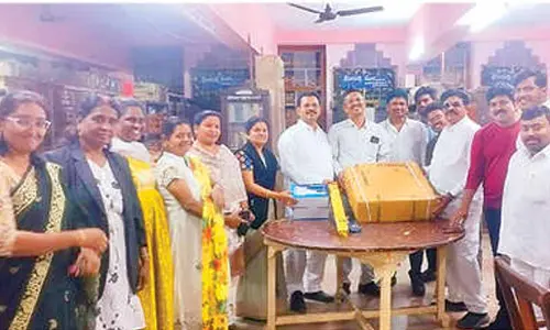 Ex-BBA president donates fans to Bar library