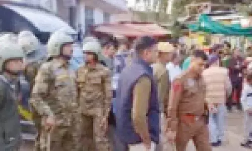 4 cops injured in stone-pelting during demolition outside mosque