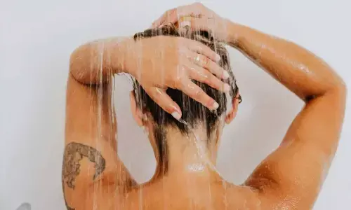 Morning vs Night Showers in Winter: Which Is Healthier for Skin, Hair and Overall Well-Being?