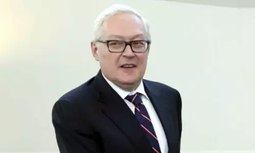 Moscow scoffs Zelenskys peace plan even as Trump remains non-committal before Sunday meeting