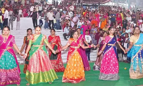 Students light up Godavari bund with flash mob