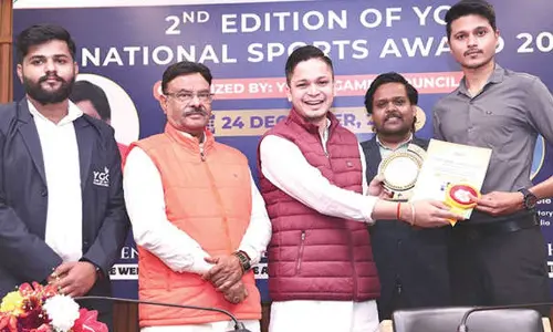 EG badminton player Navateja receives Udbhav Ratna award
