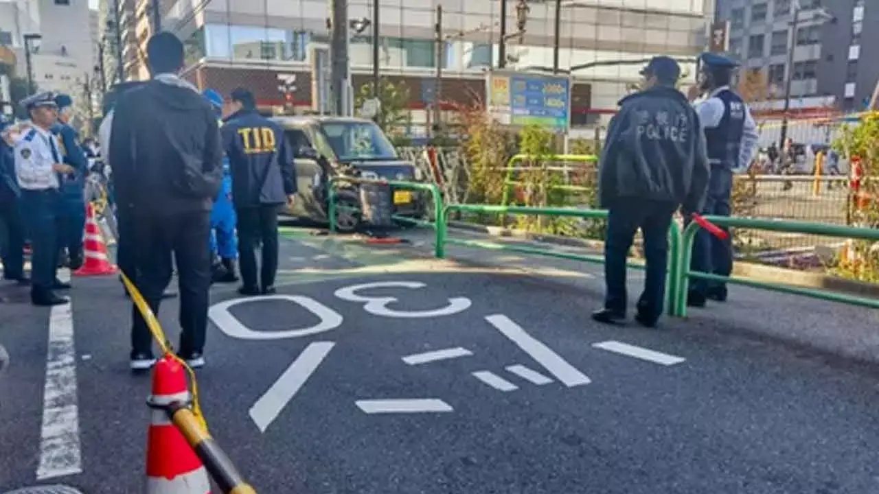 Woman injured in stabbing attack in Tokyo, suspect at large Woman injured in stabbing attack in Tokyo, suspect at large