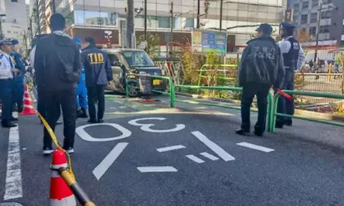 Woman injured in stabbing attack in Tokyo, suspect at large