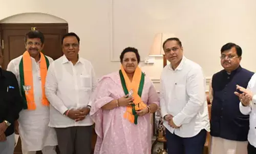 Jolt to Sharad Pawar as Mumbai NCP (SP) chief Rakhi Jadhav joins BJP ahead of BMC polls