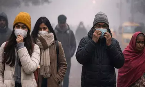 Temperature continues to slide in Bengal, dense smog poses health hazards