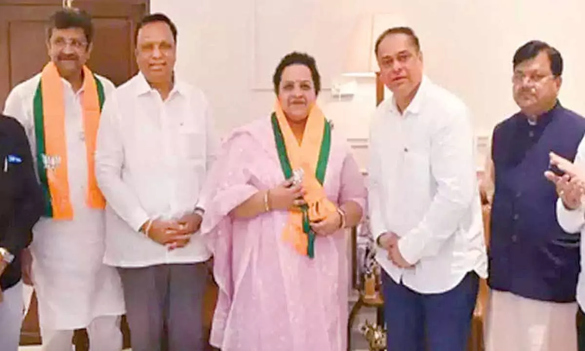 Jolt to Pawar as Mumbai NCP (SP) chief joins BJP Jolt to Pawar as Mumbai NCP (SP) chief joins BJP