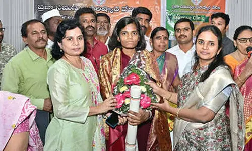 Collector felicitates Bal Puraskar awardee Shivani