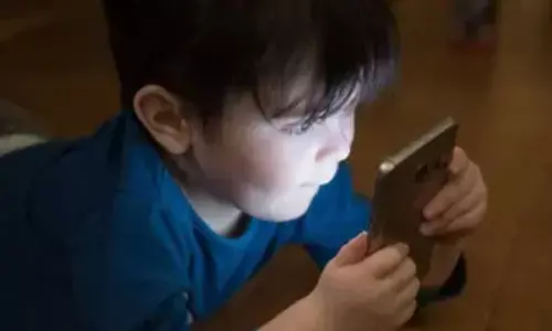 Raising Screen-Smart Kids: Simple Parenting Habits to Protect Young Eyes in a Digital World