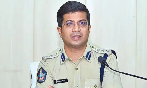 SP Vikrant Patil addressing a media conference on district annual crime roundup, in Kurnool on Tuesday