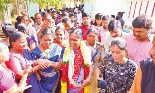 Surekha offers prayers to Lord Venkateswara Surekha offers prayers to Lord Venkateswara