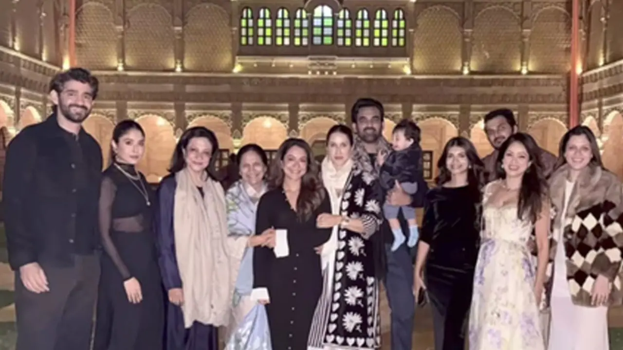 ‘Chak De’ girls Sagarika Ghatge, Vidya Malvade reunite for New Year