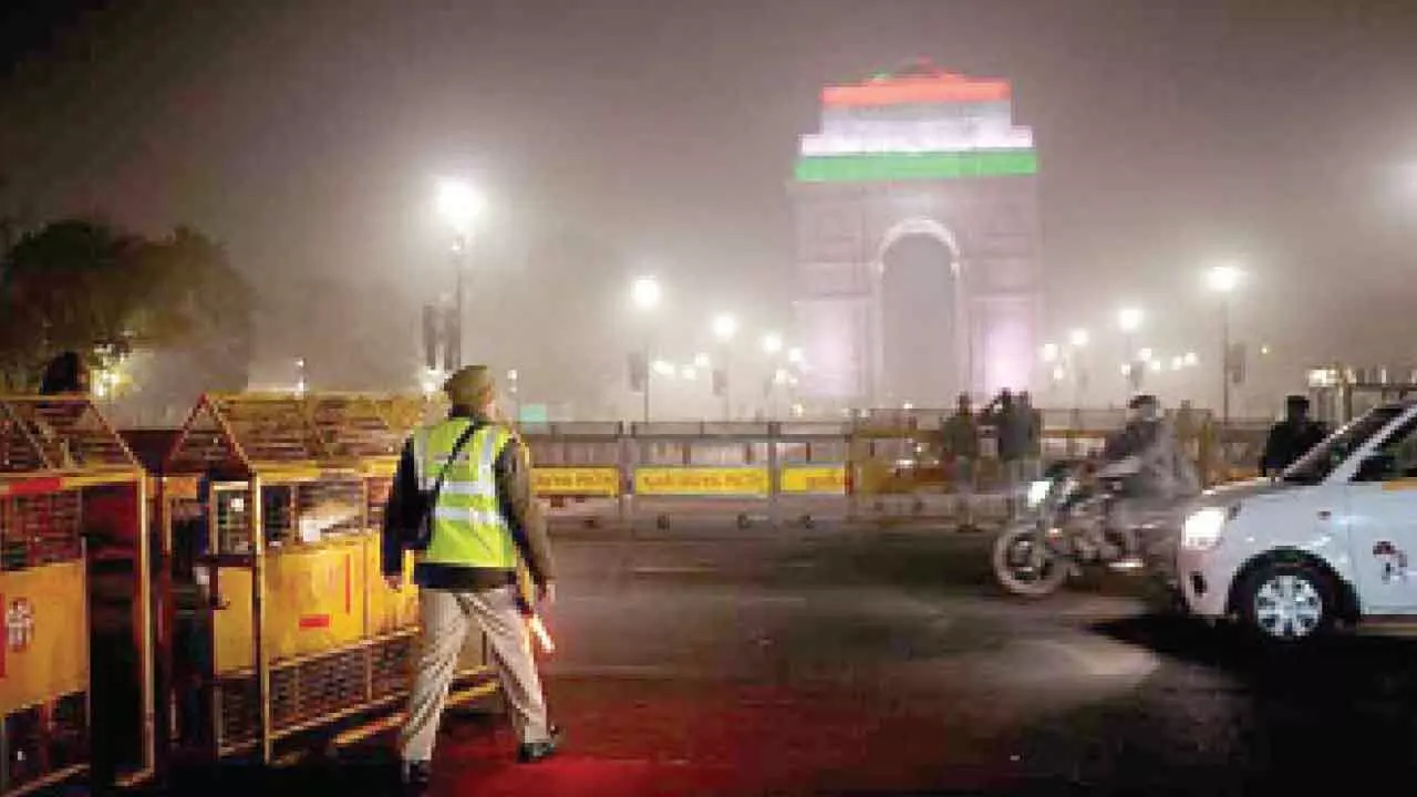 Delhi records its coldest December day in six yrs Delhi records its coldest December day in six yrs
