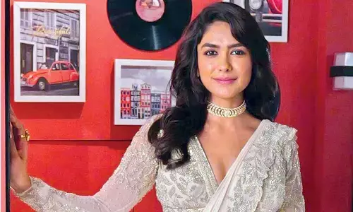Mrunal Thakur effortless elegance in saree