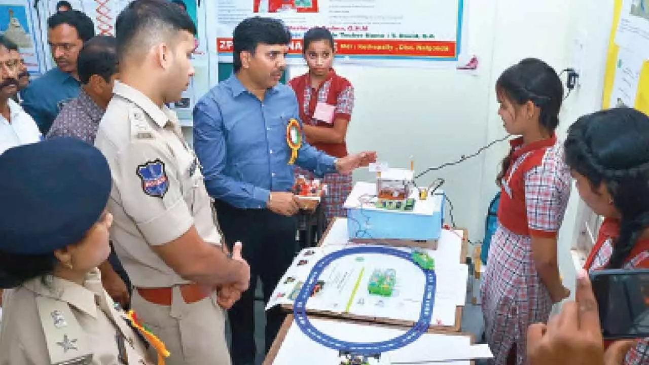 District-level science expo begins District-level science expo begins