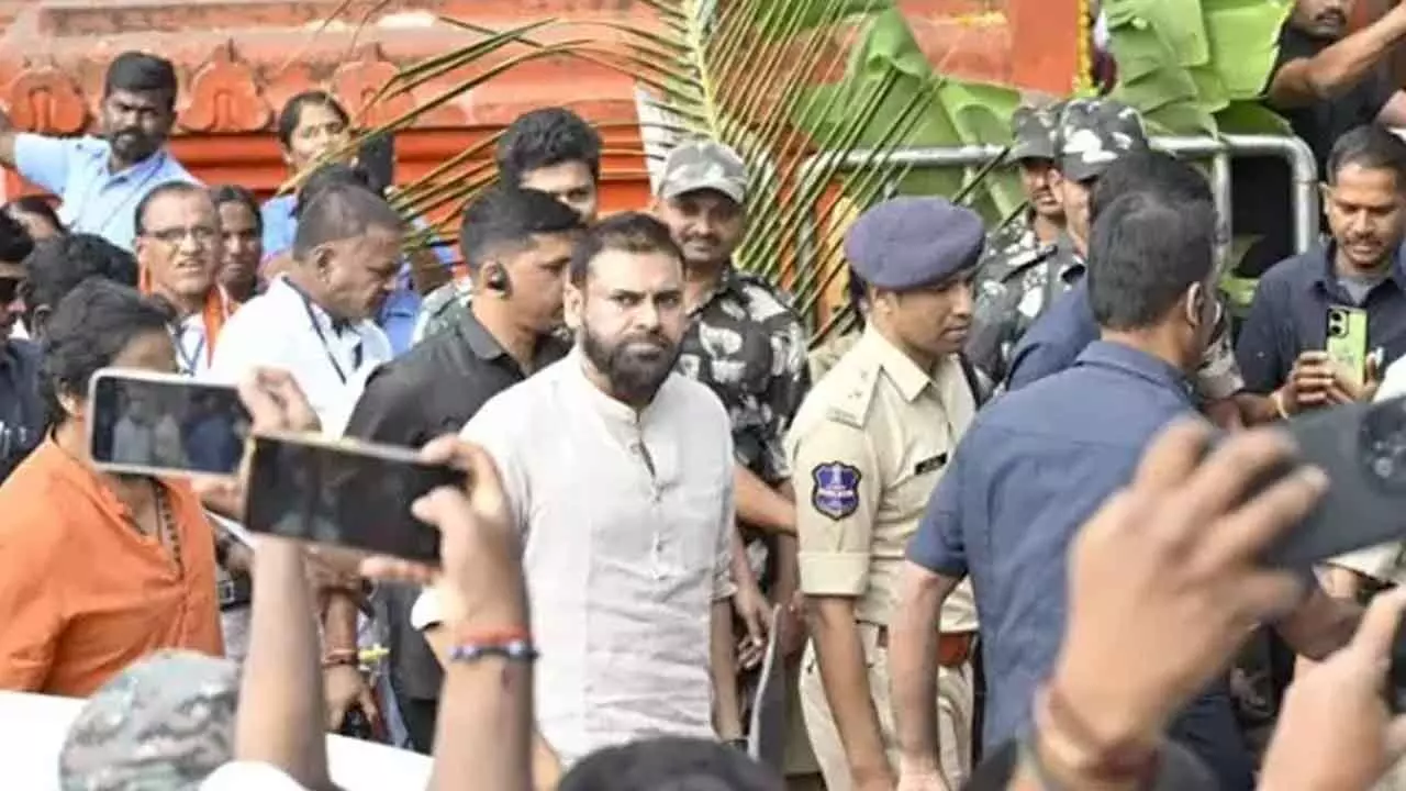 Pawan Kalyan Visits Kondagattu Anjaneya Swamy Temple Pawan Kalyan Visits Kondagattu Anjaneya Swamy Temple