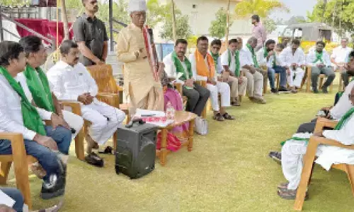 Dattatreya stands with farmers against restrictive zoning