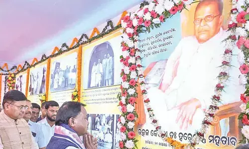 Make India self-reliant: CM Make India self-reliant: CM