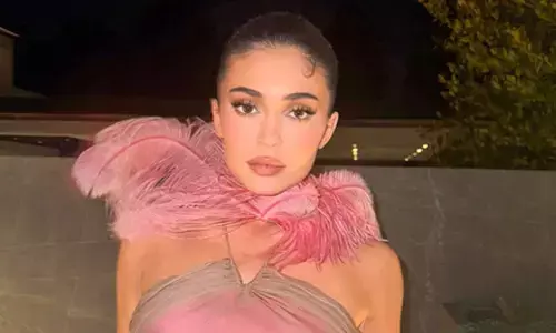 Kylie Jenner sets mercury soaring as she sizzles in gold metallic bikini Kylie Jenner sets mercury soaring as she sizzles in gold metallic bikini