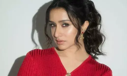 Shraddha Kapoor requests privacy as she visits hospital with father Shakti Kapoor Shraddha Kapoor requests privacy as she visits hospital with father Shakti Kapoor