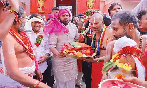 Pawan offers prayers at Kondagattu Anjaneya Swamy temple Pawan offers prayers at Kondagattu Anjaneya Swamy temple