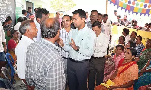 Panicky farmers turn to DC for assurance Panicky farmers turn to DC for assurance