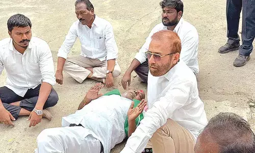 Ex minister arrested amid tense camp office siege Ex minister arrested amid tense camp office siege