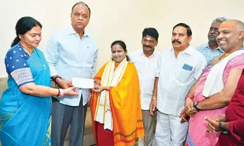 Nellore MP Vemireddy Prabhakar Reddy and his sp Nellore MP Vemireddy Prabhakar Reddy and his sp