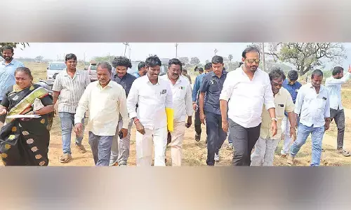 TUDA chairman inspects Settipalli lands TUDA chairman inspects Settipalli lands