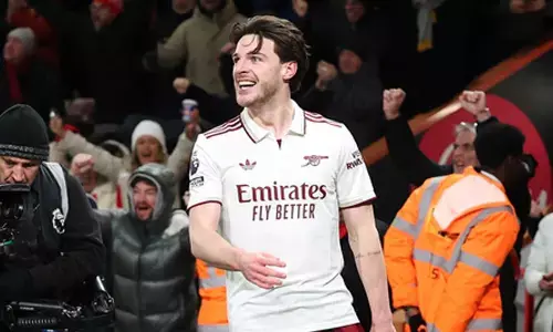 Rice scores brace as Arsenal go six clear in Premier League