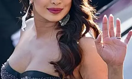 Priyanka Captures adorable moment of Malti listening to Nick’s song