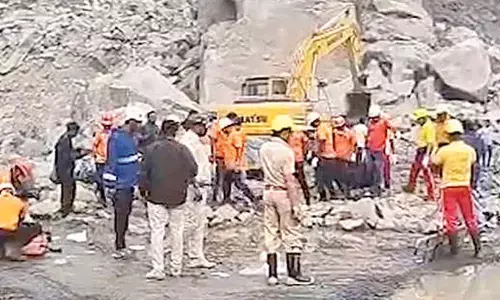 2 die as rocks collapse at stone quarry