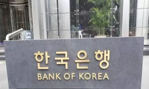 BOK chief warns of K-shaped recovery with sector disparities, disconnect from public sentiment