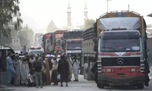 People hold protest in Pakistans Khyber Pakhtunkhwa demanding reopening of Torkham border