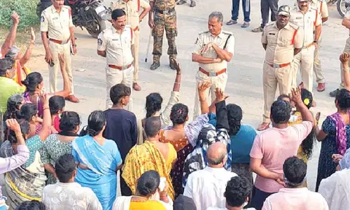 Police conduct cordon and search ops at TIDCO Housing Colony