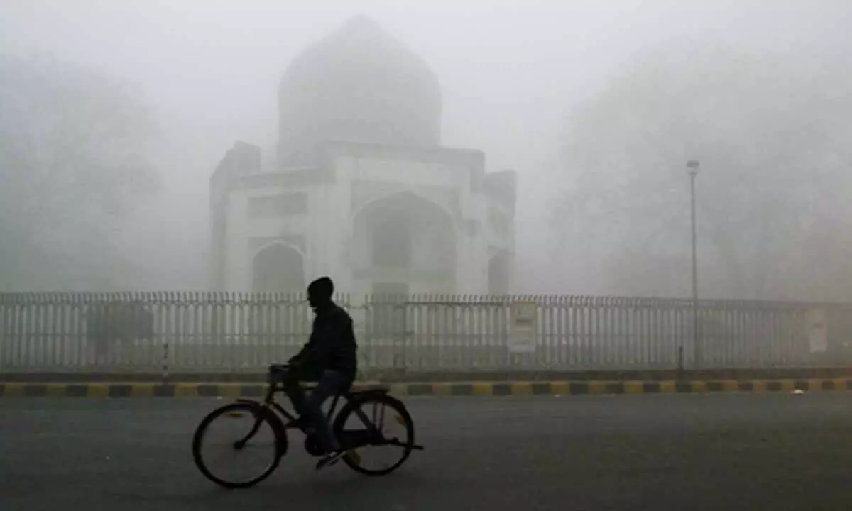 City shivers as mercury dips to 5.8 deg Celsius City shivers as mercury dips to 5.8 deg Celsius