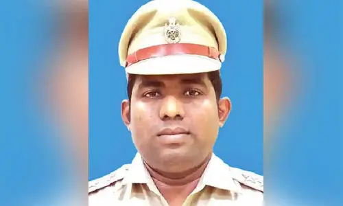 Cop suspended for taking bribe from liquor vendor