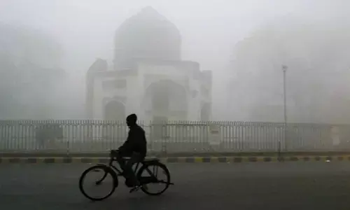 Cold wave persists in Delhi-NCR as air quality remains ‘poor’; fog delays several flights